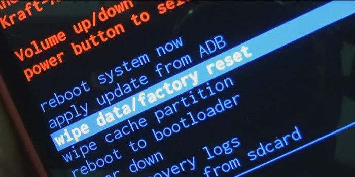 Wipe Data Opción de Wipe Data / Factory Reset en el Recovery de Android para intentar solucionar el problema de Android.process.acore