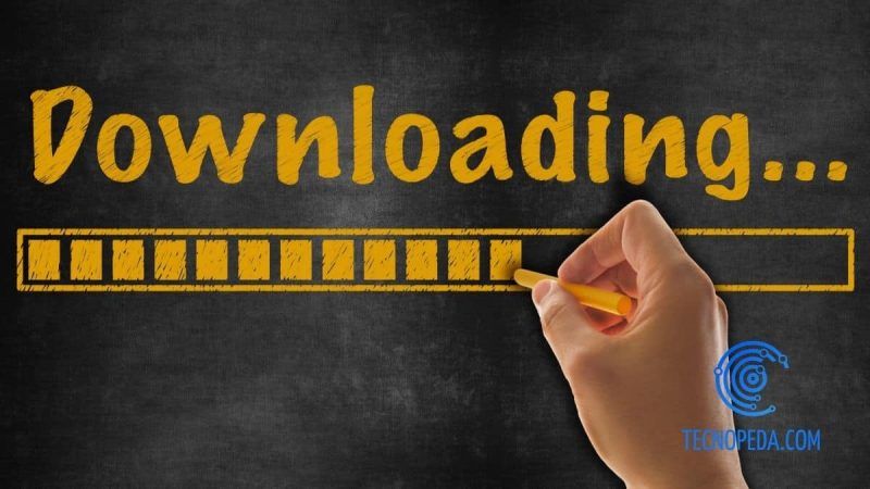 Escribiendo downloading en una pizarra