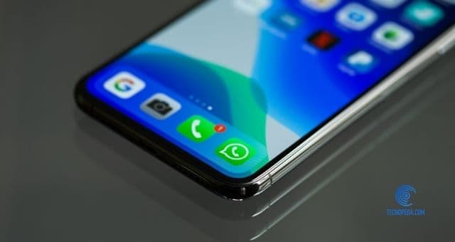 whatsapp instalada en un móvil
