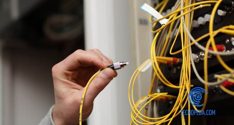 instalación de cables de fibra óptica