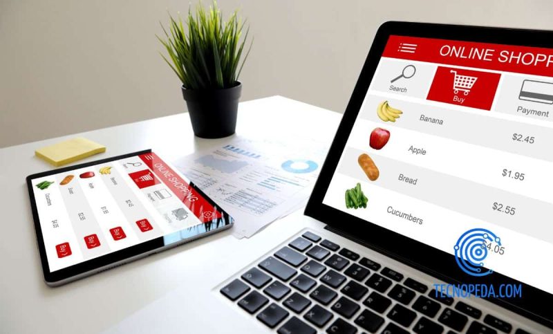 Ordenador con un ecommerce abierto
