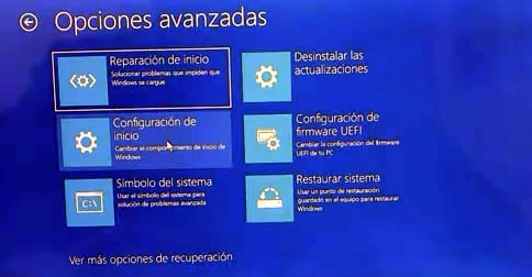 Entrar en Símbolo del Sistema para recuperar contraseña de usuario Windows.