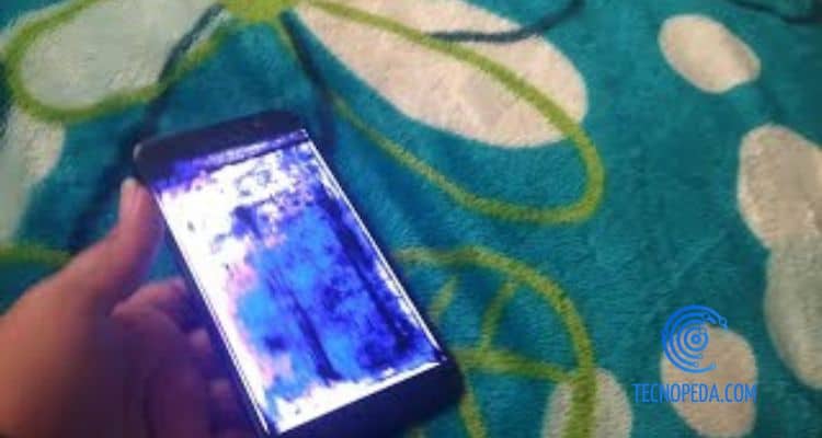 Manchas Moradas en la pantalla de un móvil