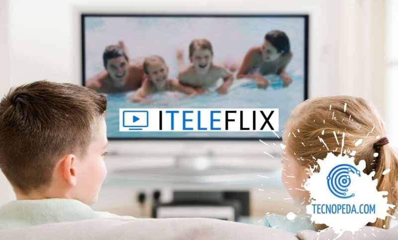 Niños viendo iteleflix en una televisión